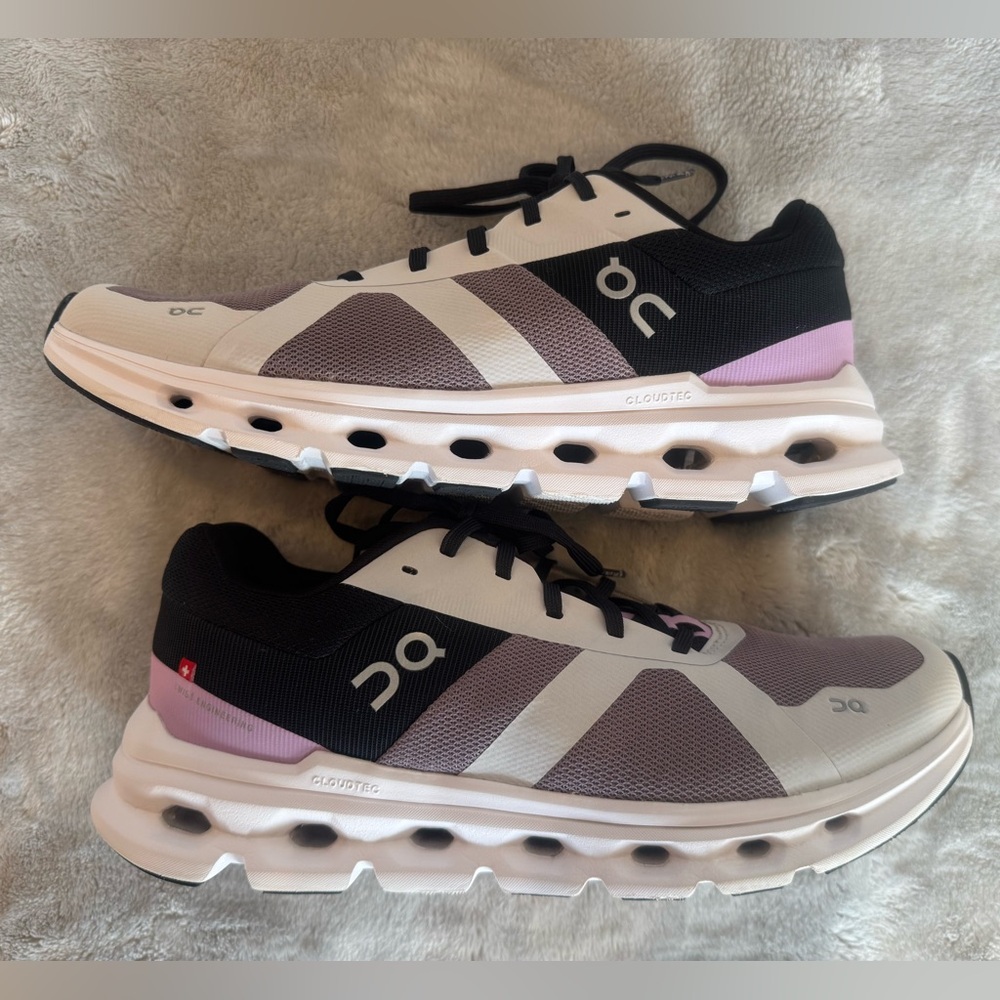 On Running Women's Size 9.5 Cloudrunner Shoe